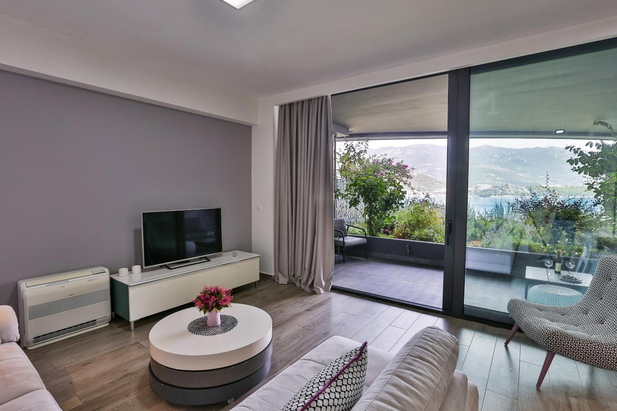 Royal Gardens Paradise Aparthotel 4*